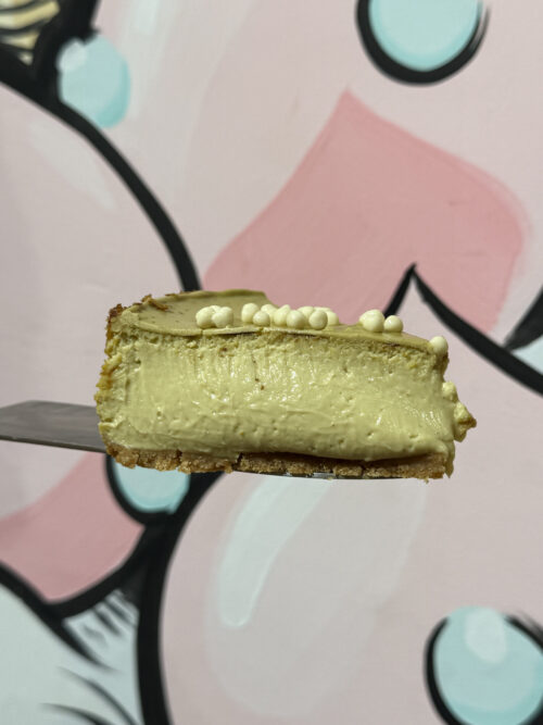 Tarta de pistacho y chocolate blanco